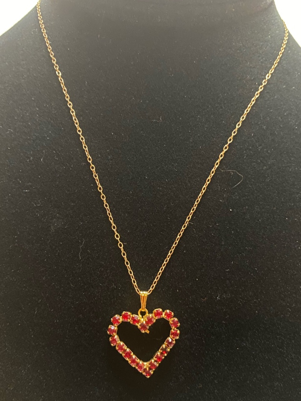 Red Rhinestone Necklace - Picture 2 of 3